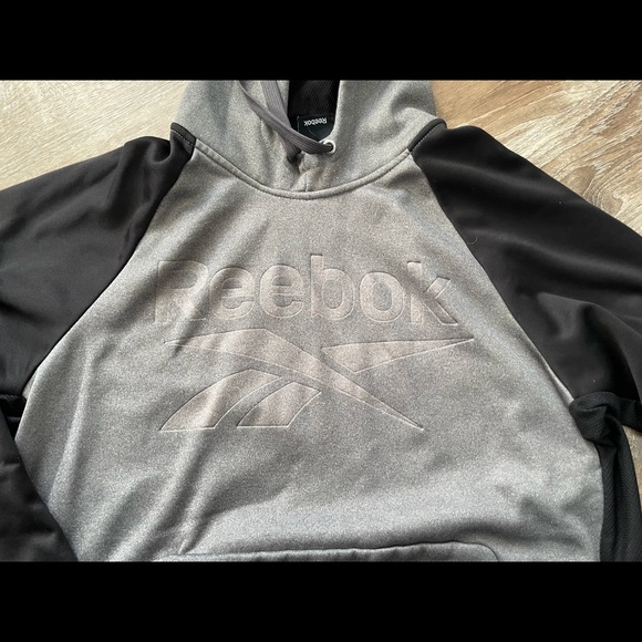 Men’s Reebok Hoodie, size Large, Black & Gray - Picture 9 of 11